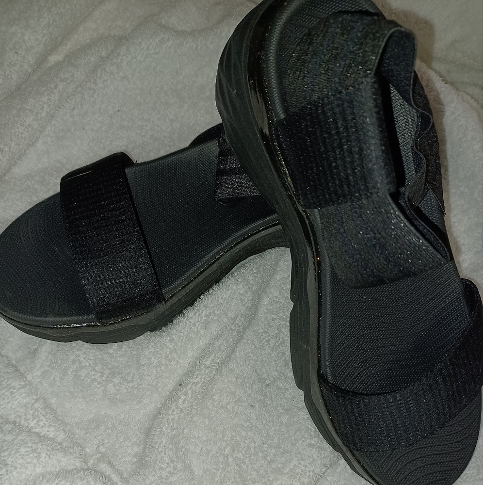 Womens skechers max Cushing sandals sz 11